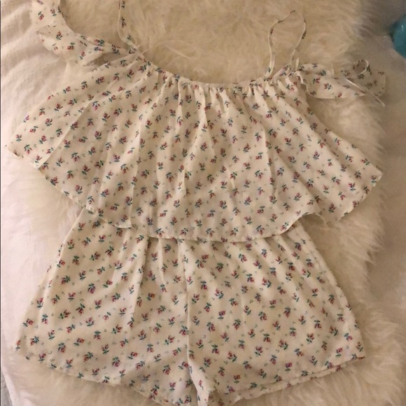 SALE! Girly & Flirty little floral romper! - Picture 5 of 7